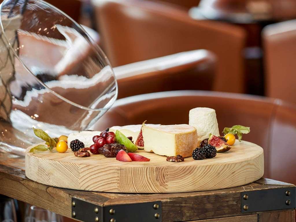 Sofitel Montreal Golden Mile Hotel Restaurant photo