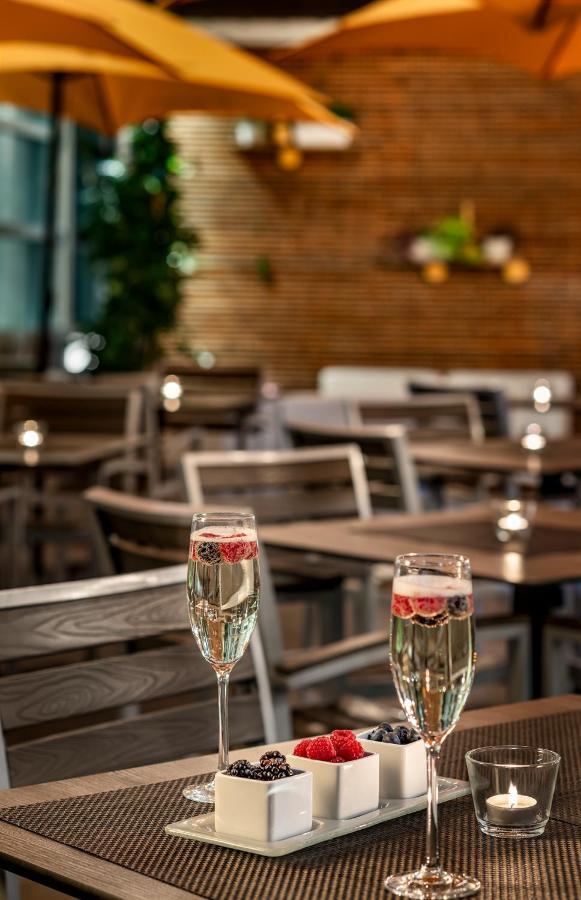 Sofitel Montreal Golden Mile Hotel Exterior photo